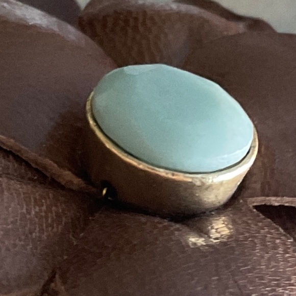 LEATHER, FEATHER & METAL BROOCH.  BLUE FACETED STONE IN CENTER OF FLOWER. SIGNED - Picture 6 of 6